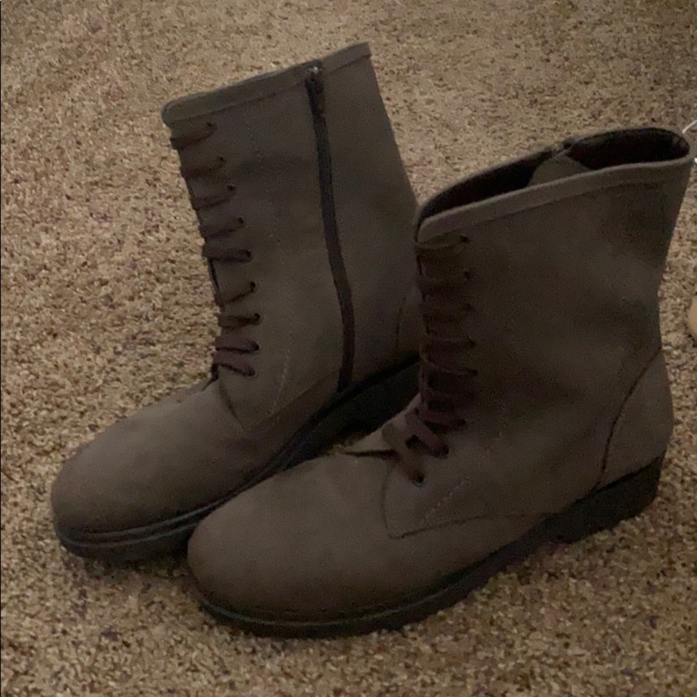 Combat boots